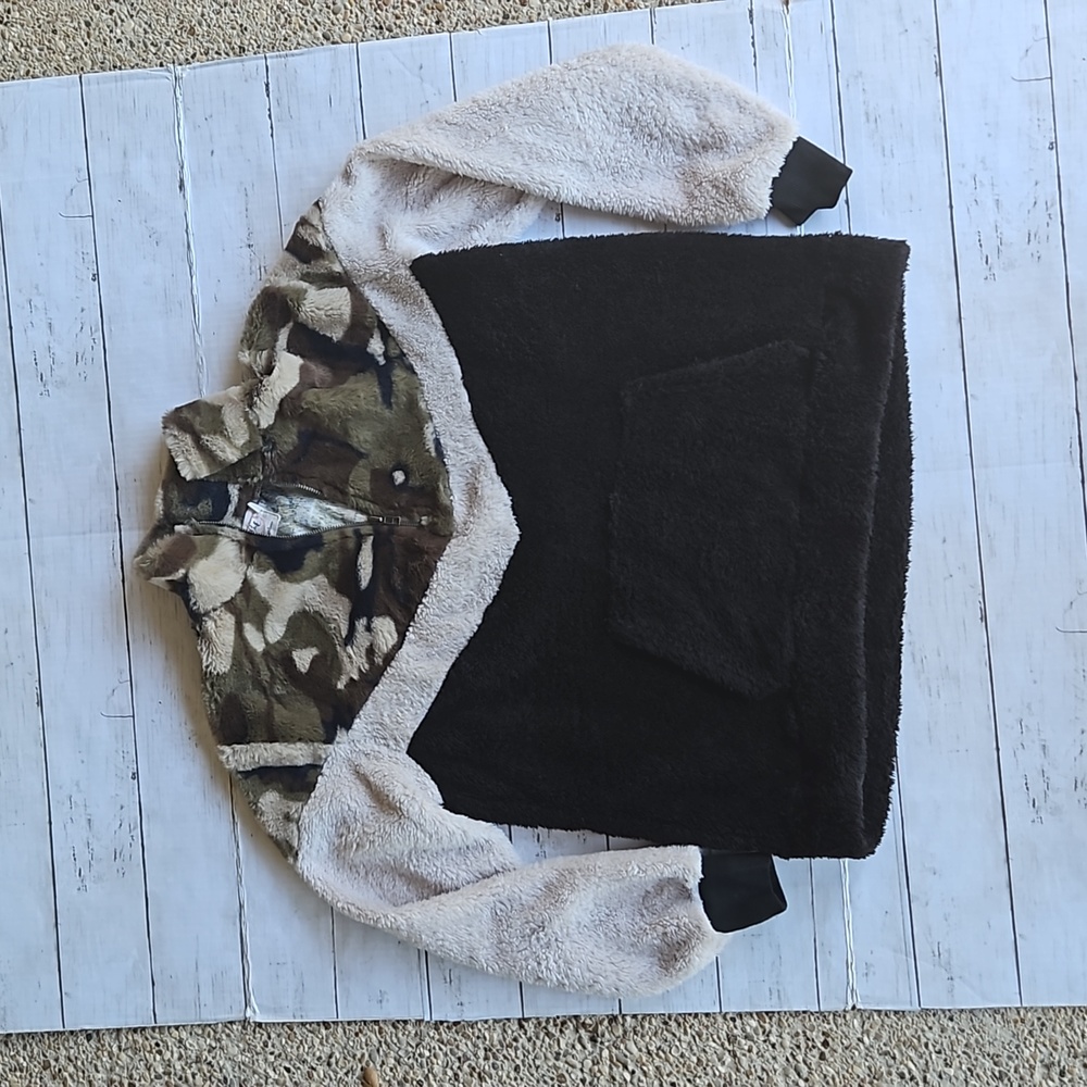Grace and Emma Camo and Neutral Fleece Quarter Zip Size Small